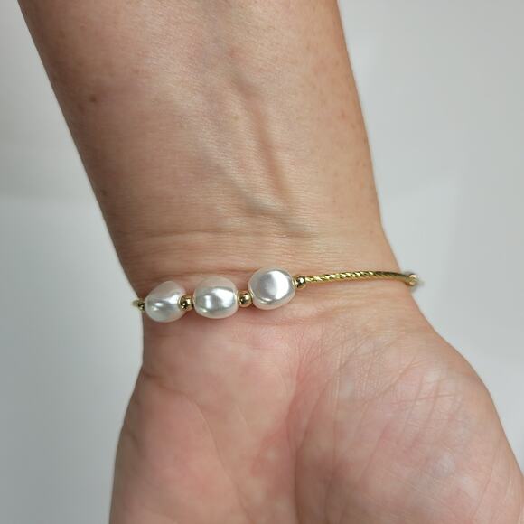 Beaded Women's Stretch Bracelet Gold Chain White and Pink - Picture 2 of 6